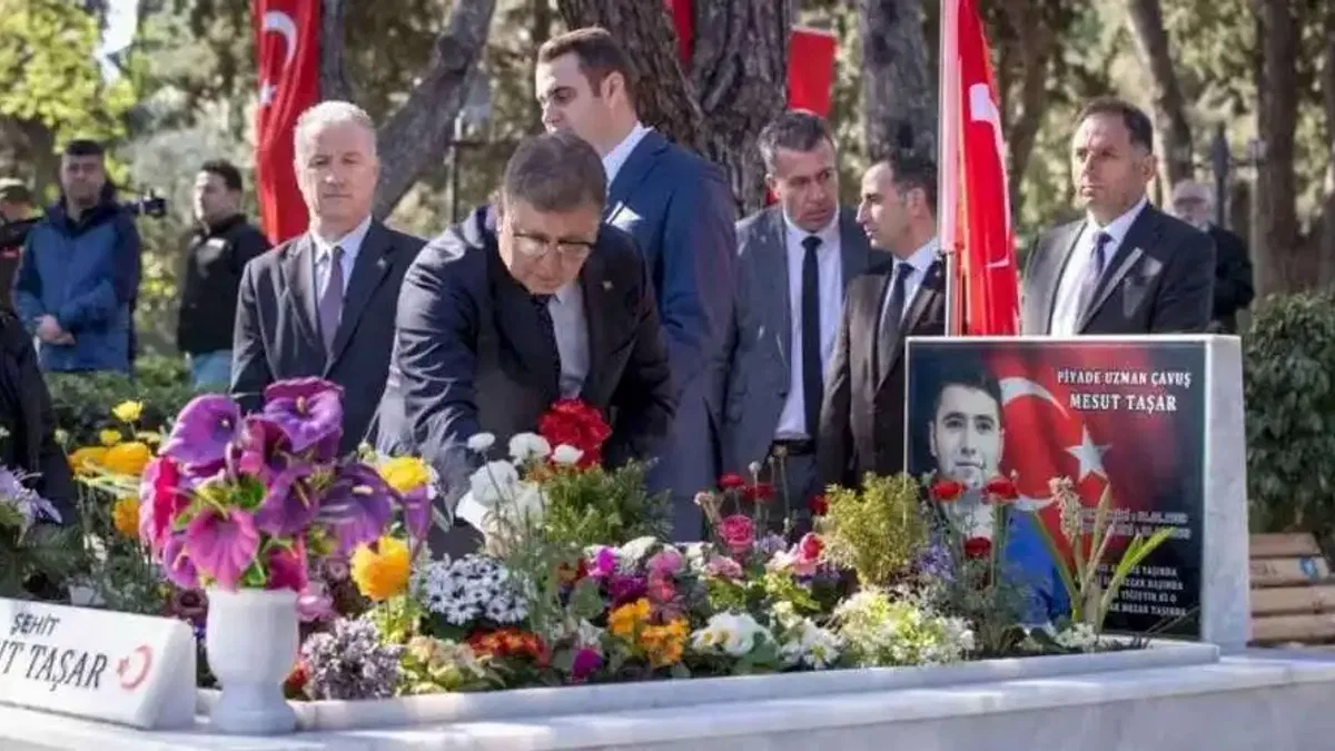 İzmir Kadifekale Şehitliği'nde duygulandıran tören