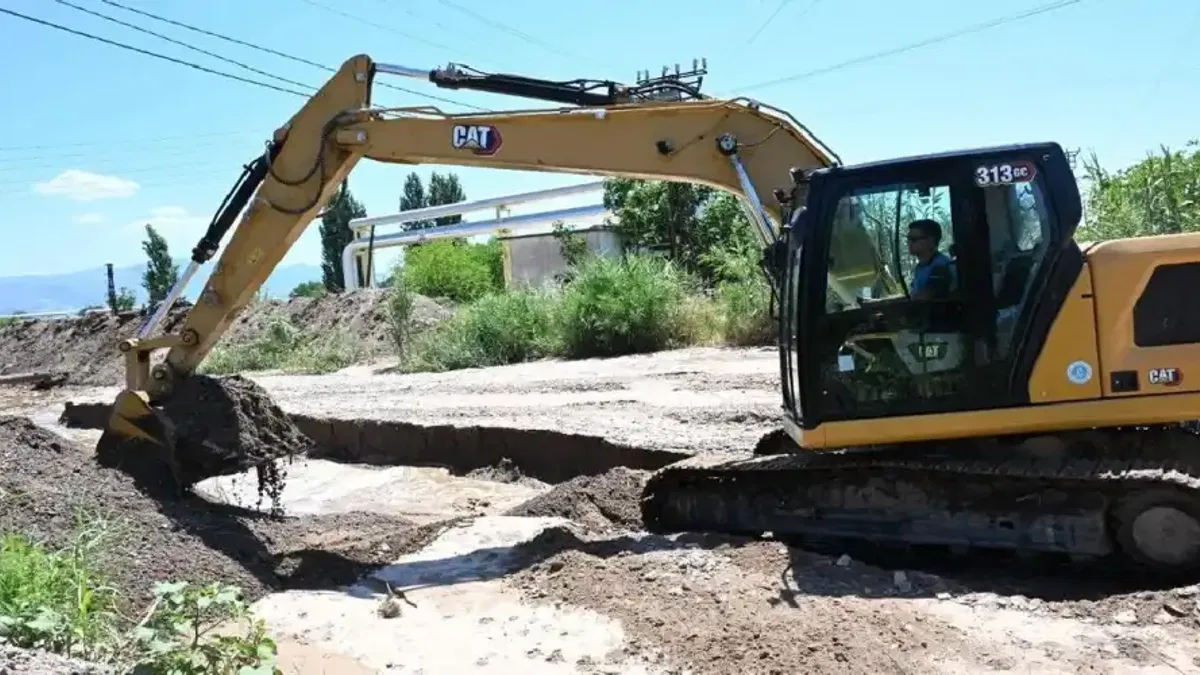Manisa Alaşehir’de Zeytinçayı deresi temizlendi