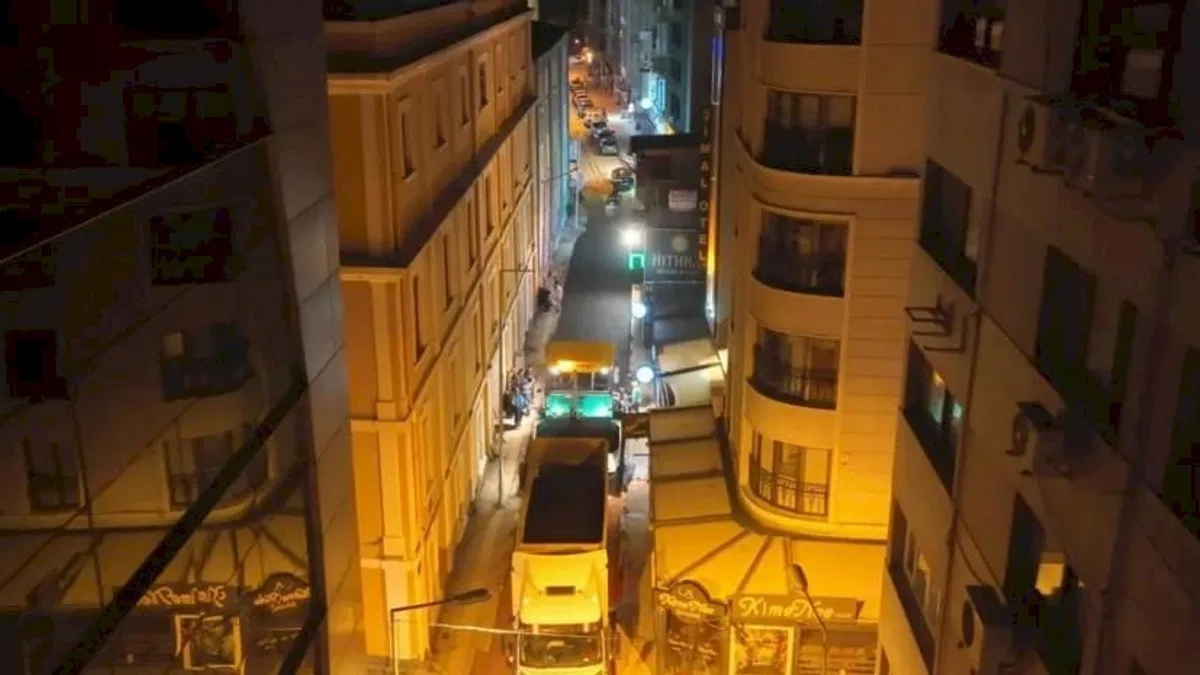 Alsancak’ta altyapısı tamamlanan sokaklar asfaltlanıyor