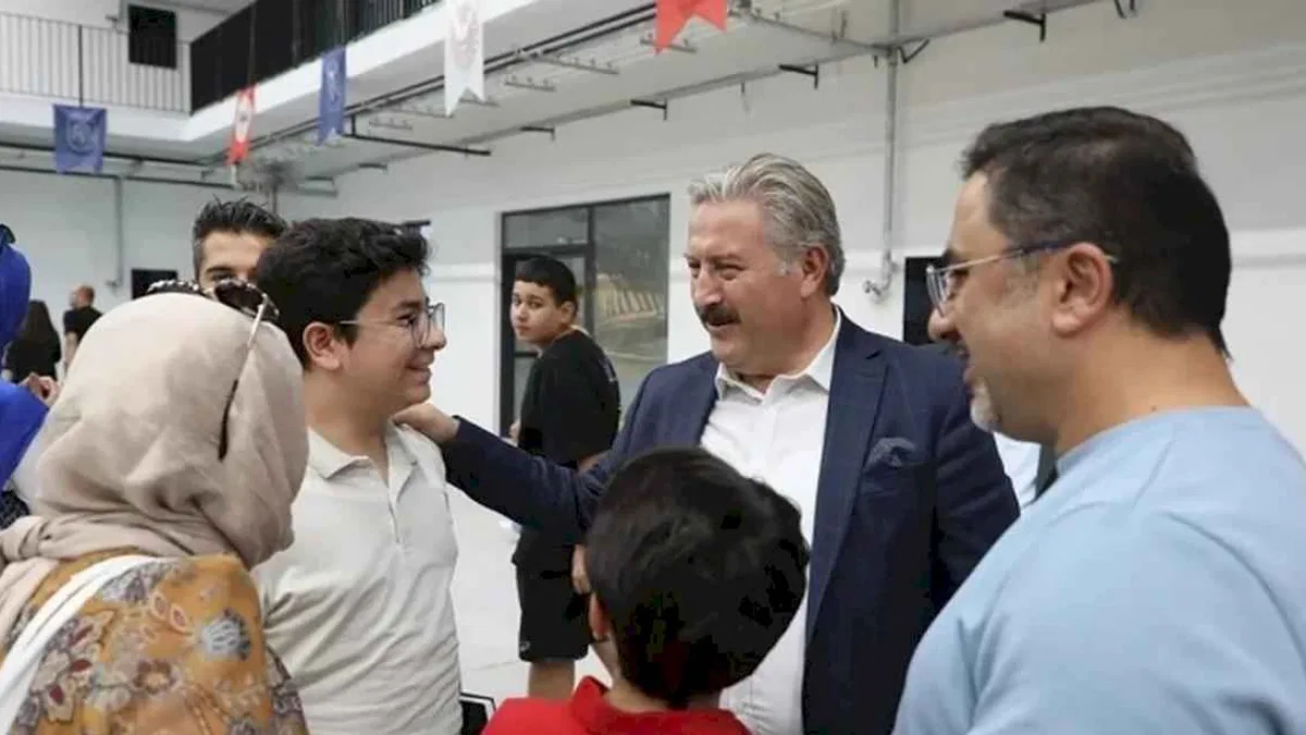 Mustafa Palancıoğlu Havacılık Lisesi'nin yeni öğrencileriyle tanıştı