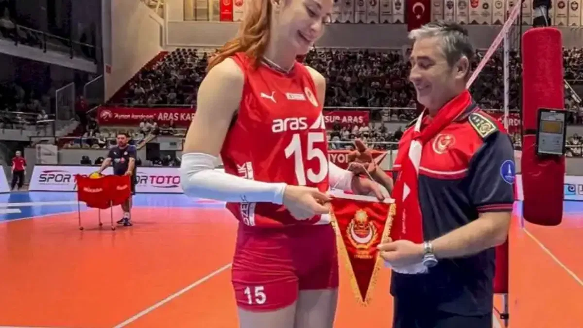 Voleybolun yıldızlarından İzmir İtfaiyesi’ne teşekkür