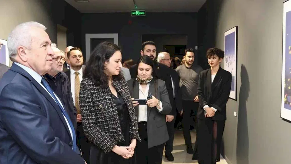 "Yerle Gök Arasında" sergisi izlenime açıldı