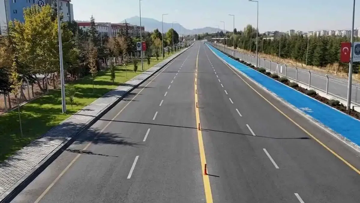 Kayseri Melikgazi Albayrak Caddesi'ni hizmete açıyor