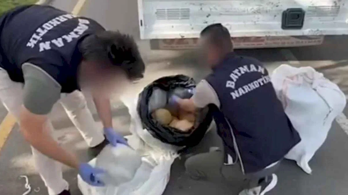 Zehir tacirlerine 27'nci operasyon! 1,7 ton uyuşturucu ele geçirildi