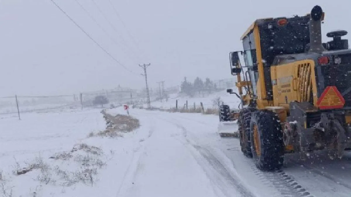 Mardin'de yol açma çalışmaları tam gaz