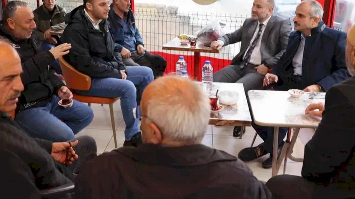 Çiftçi, esnaflarla bir araya gelmeyi sürdürüyor