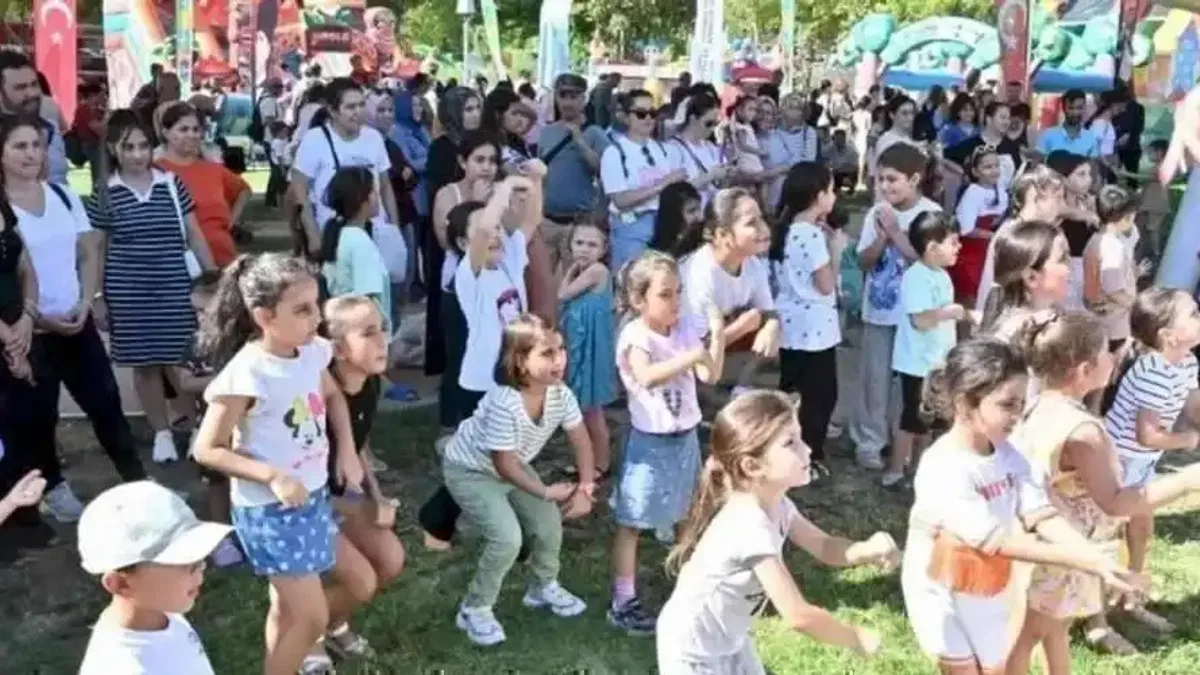 Manisa’da çocuklara Zafer Bayramı şenliği düzenlendi