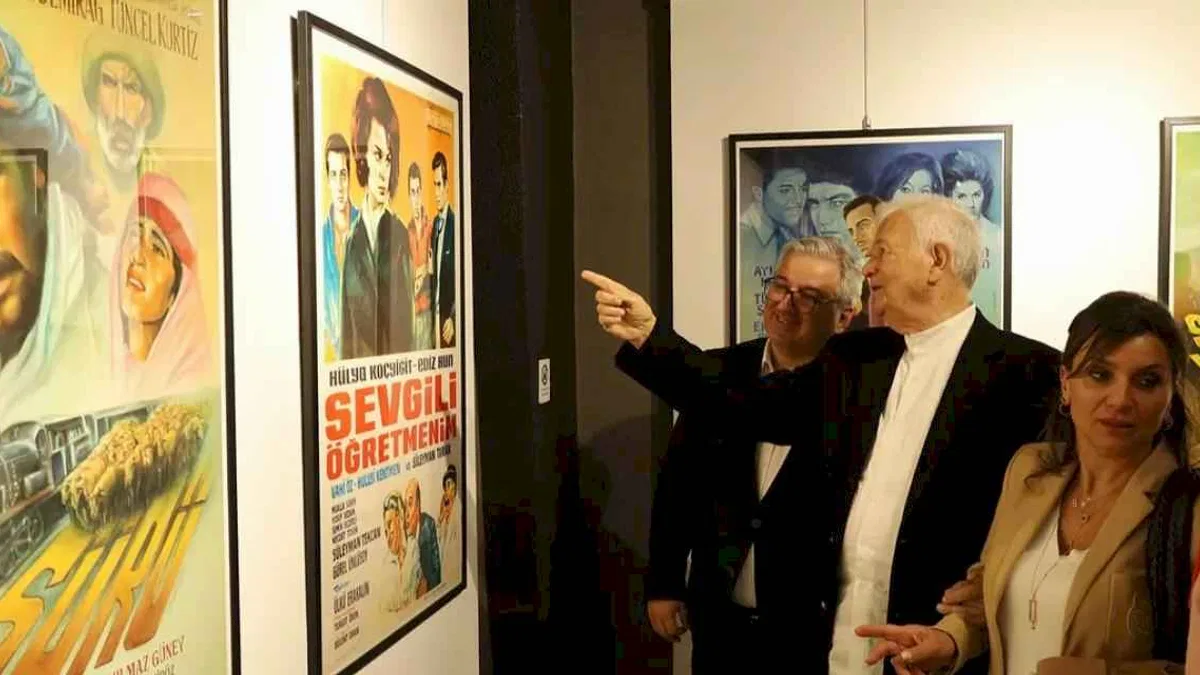 Sakarya'da 40 film afişi eseri, sergide görücüye çıktı
