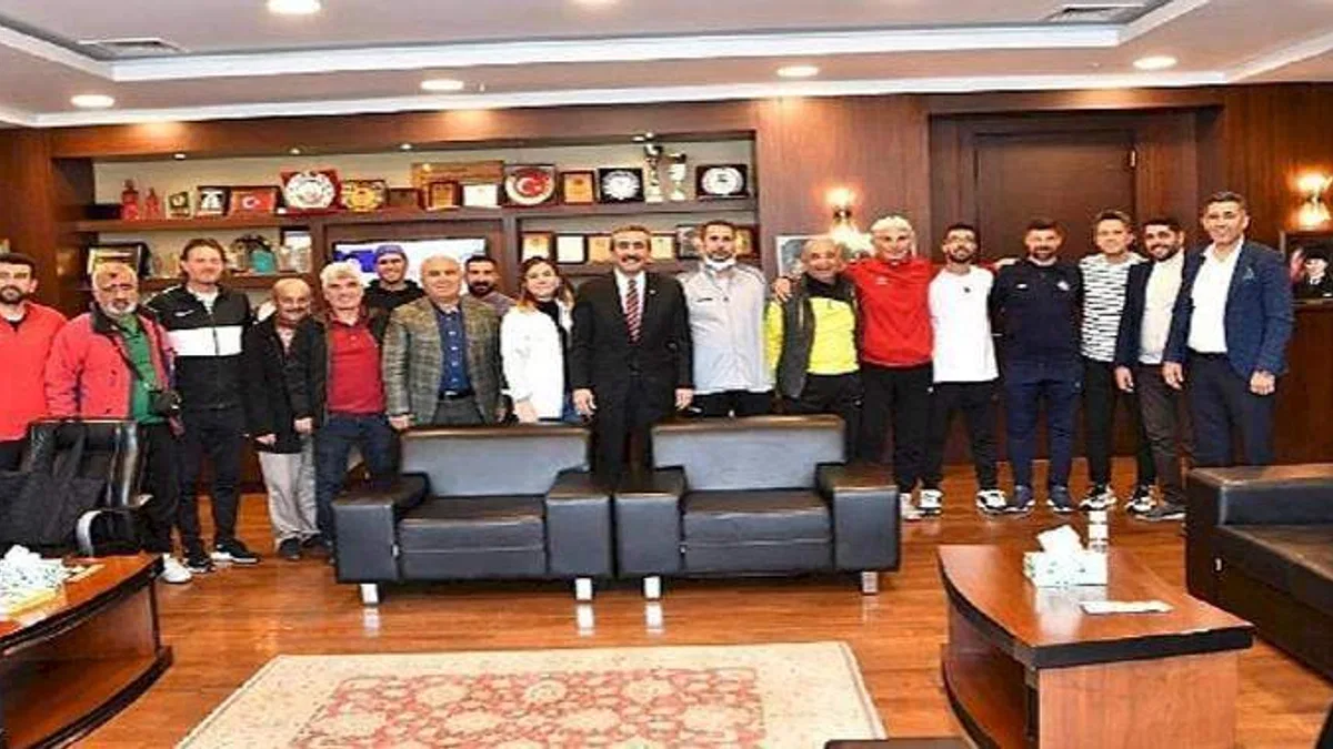Depremden etkilenen çocuklar için futbol turnuvası