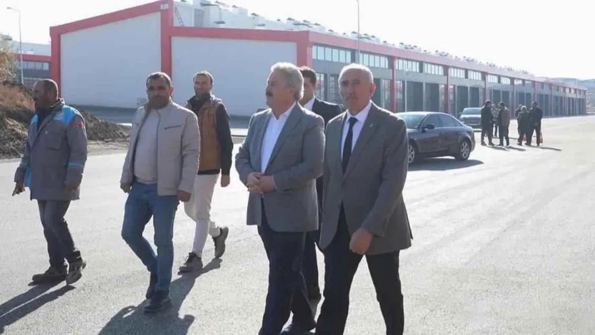 Kayseri Melikgazi'den oto sanayide asfalt mesaisi