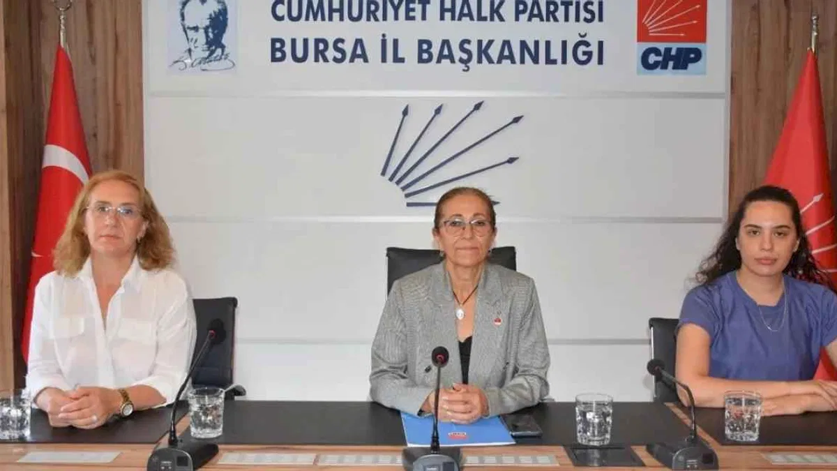 CHP Bursa İl Kadın Kolları'ndan kadın cinayetlerine tepki