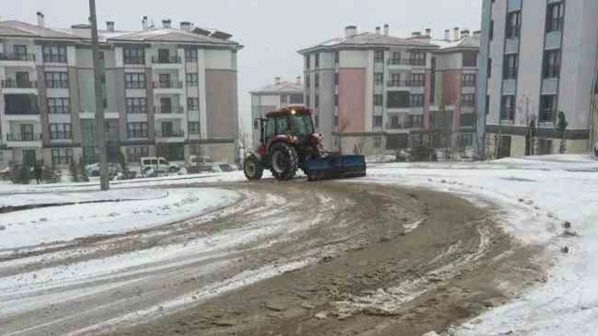Malatya Doğanşehir’de karla mücadele 24 saat sürüyor
