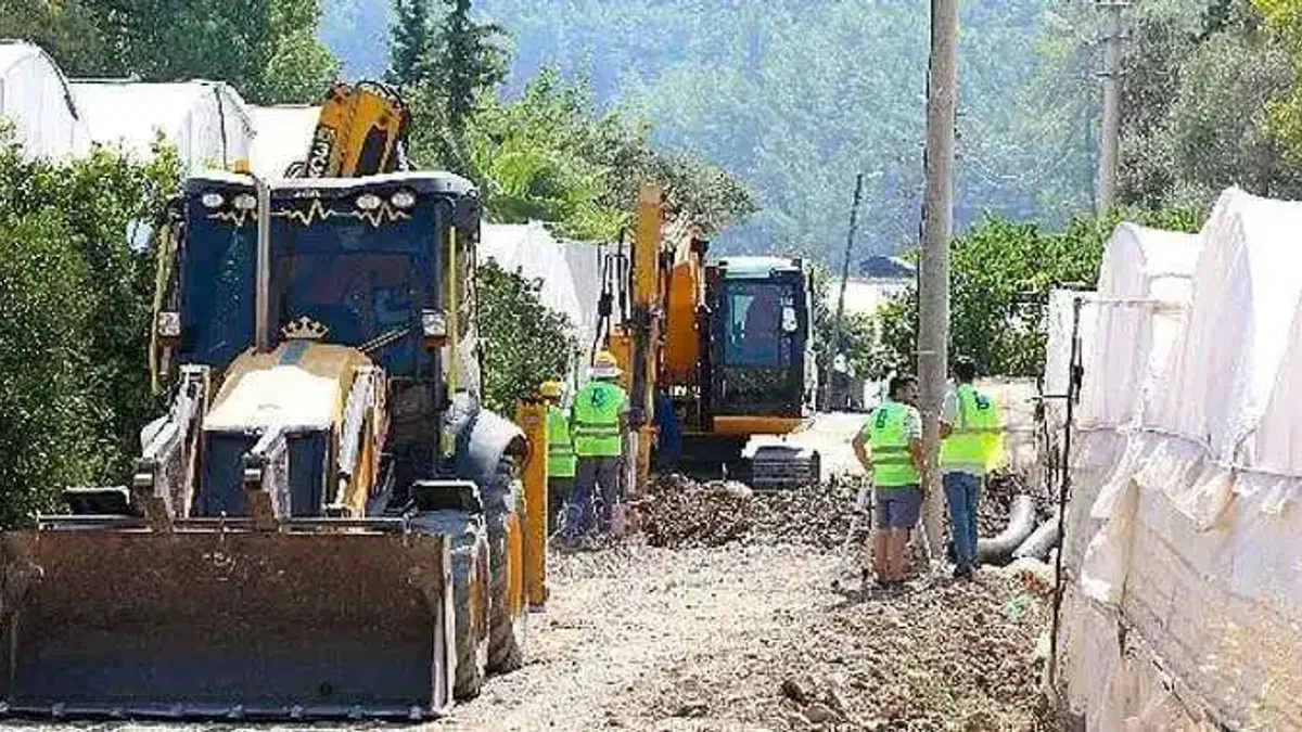 Kumluca'da kanalizasyon çalışması