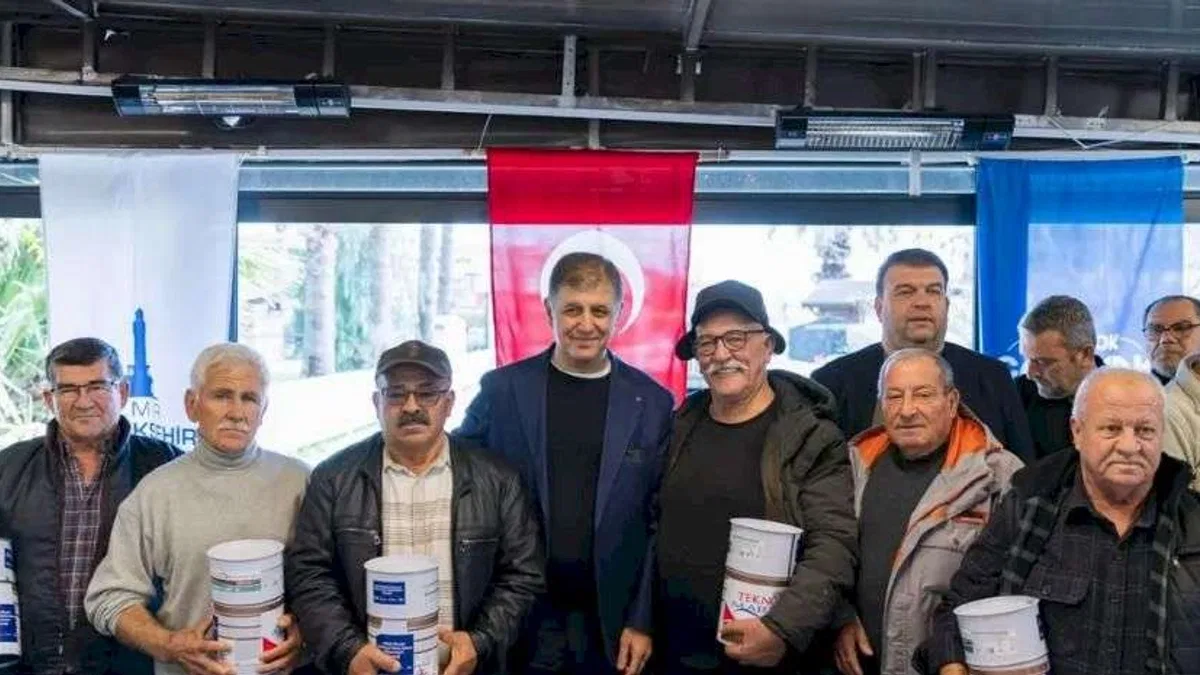 İzmir'de küçük ölçekli balıkçıya dayanışma eli