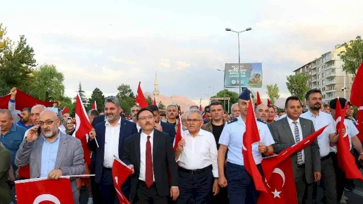 Başkan Büyükkılıç: “Kayseri’den haykırılan, hainlere gereken dersi vermenin sesidir”