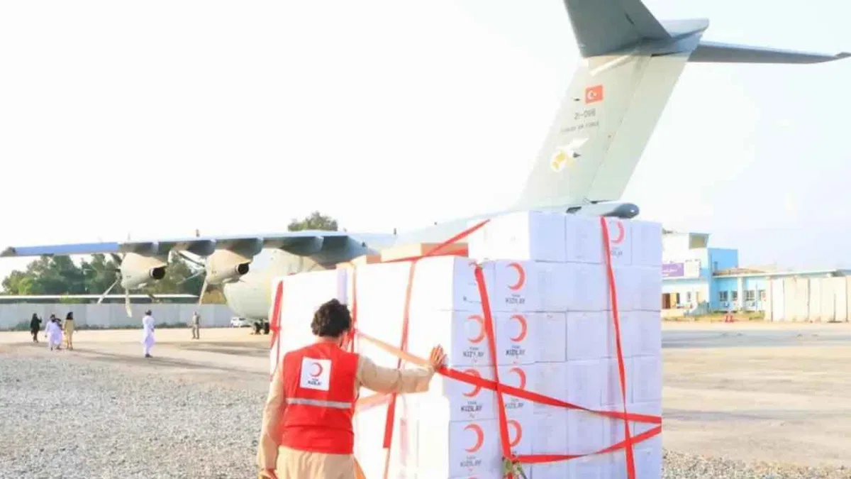 Türkiye’den Afganistan’a 25 tonluk insani yardım