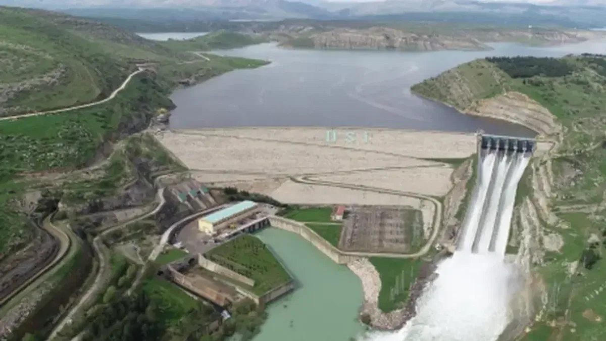 Batman Barajı'nda kontrollü su tahliyesi başladı