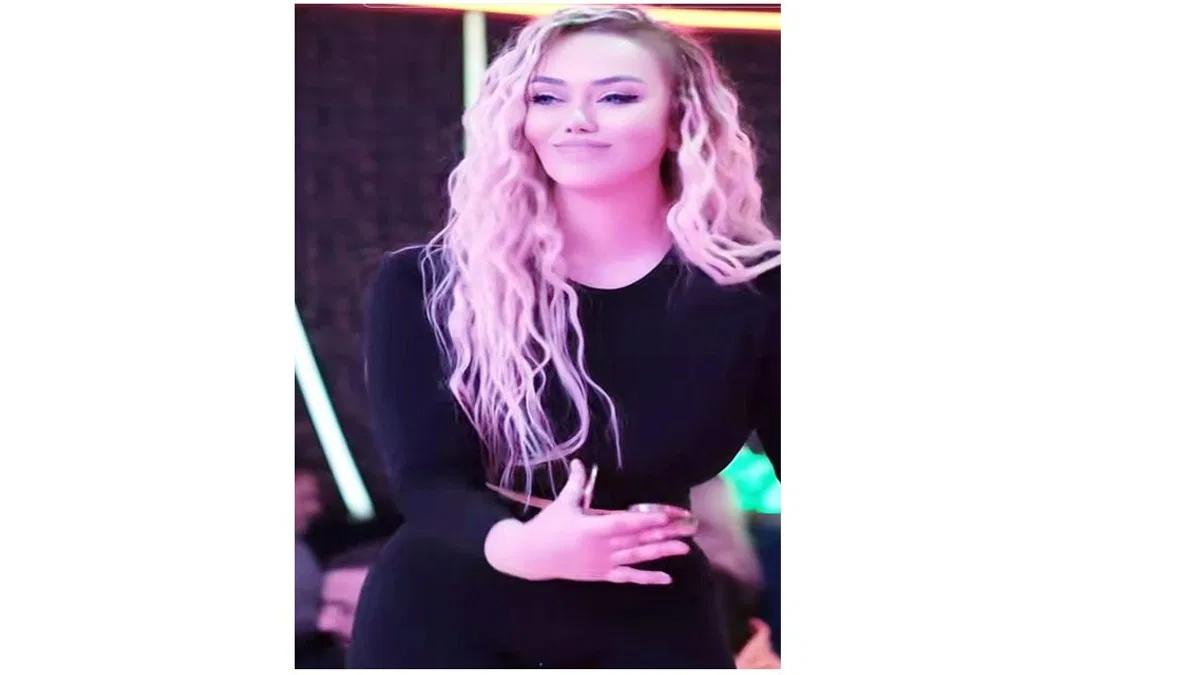 PINAR İPEK KİMDİR?