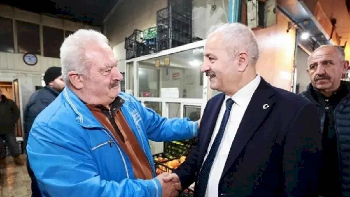 Zinnur Büyükgöz hal esnafına konuk oldu