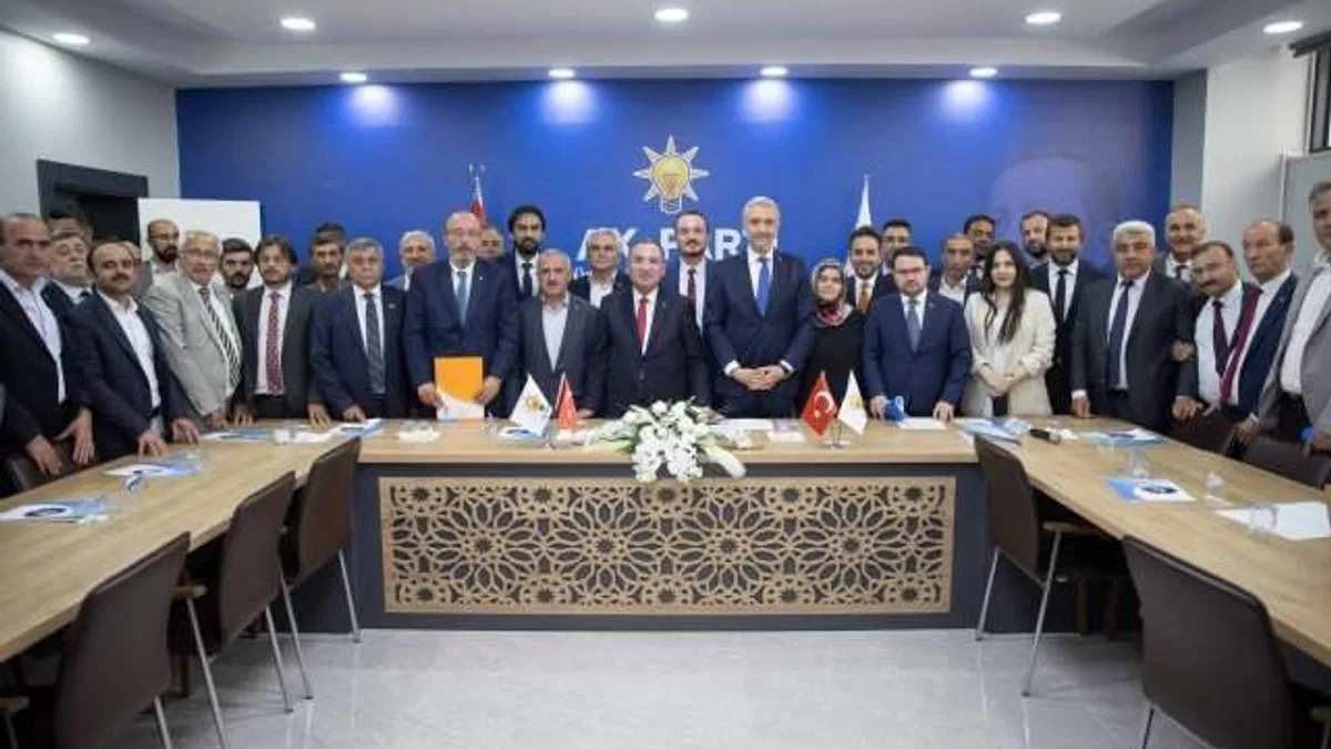 Adalet Bakanı Bozdağ, AK Parti Kütahya İl Başkanlığını ziyaret etti: