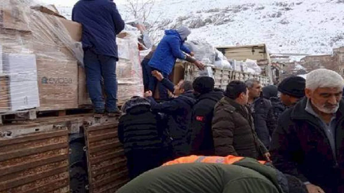 Bodrum'un yardımları depremzedelere dağıtılıyor