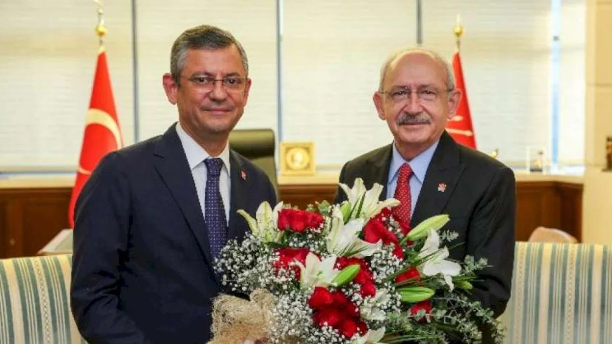 Kılıçdaroğlu koltuğu devretti! CHP'de tarihi gün!