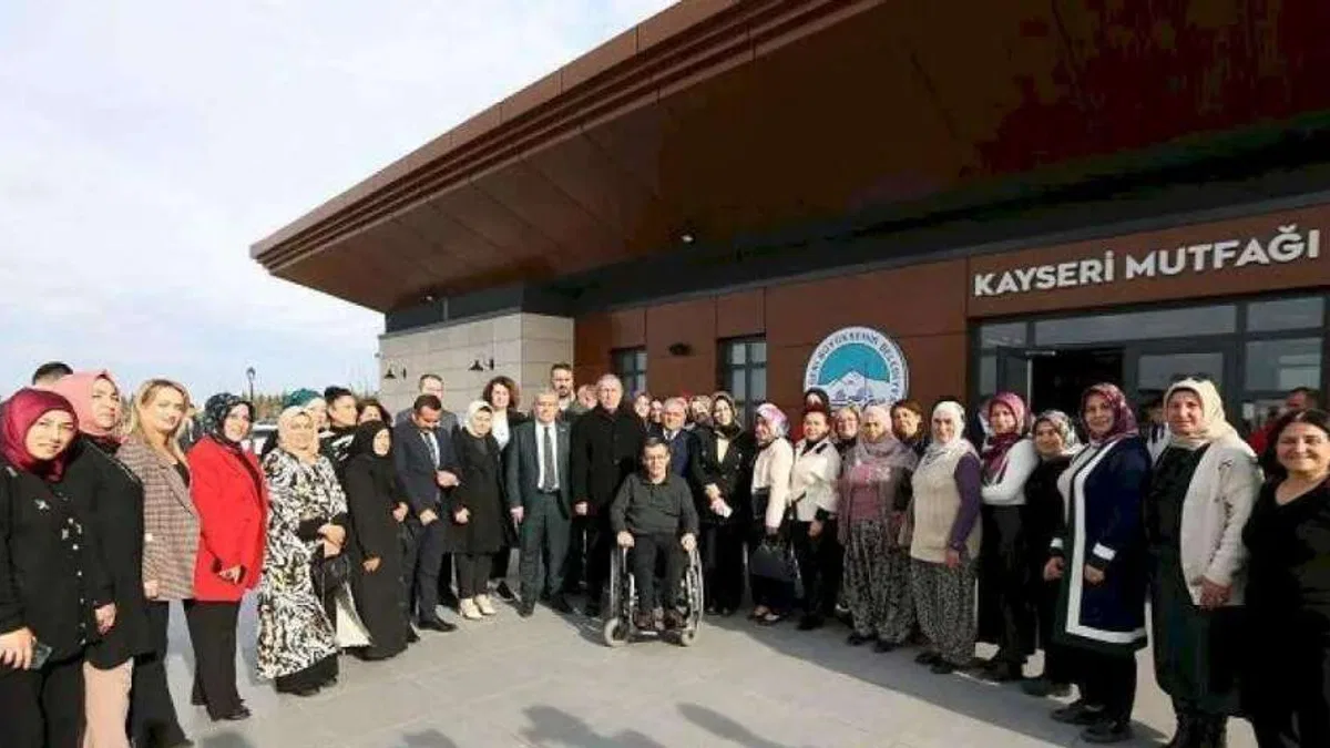 Kayseri protokolü üretici kadınlarla buluştu