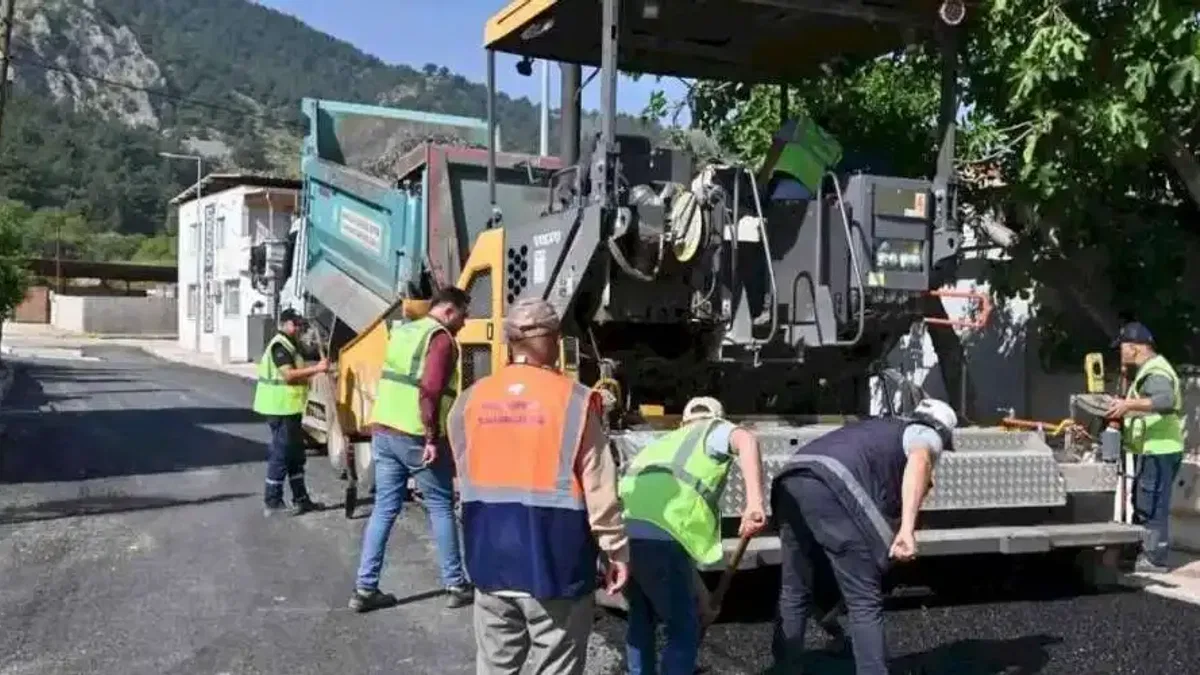 Manisa Büyükşehir'den mahallelerde asfalt atağı