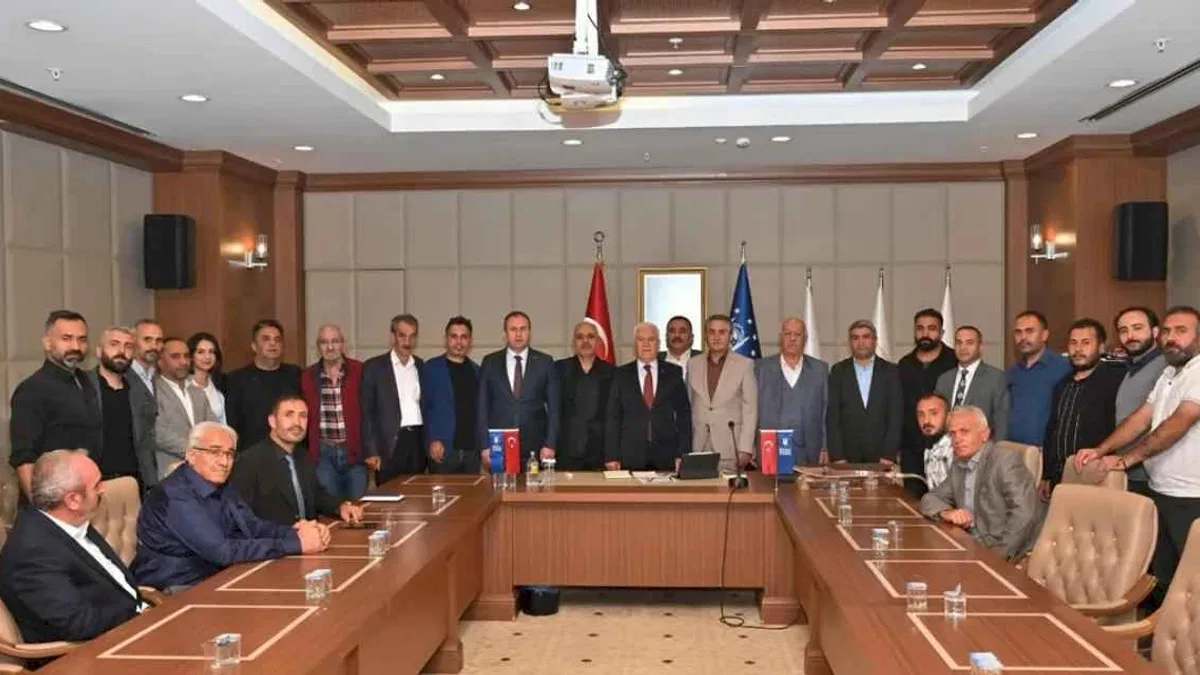 BURSAAKYAD’tan Başkan Bozbey’e anlamlı ziyaret