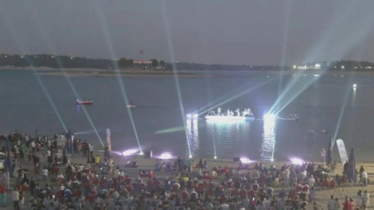 Altın Koza’da göl üzerinde konser