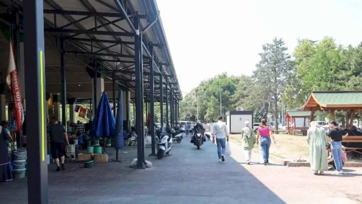 Kocaeli'de pazarcı esnafı istedi, Büyükşehir yaptı
