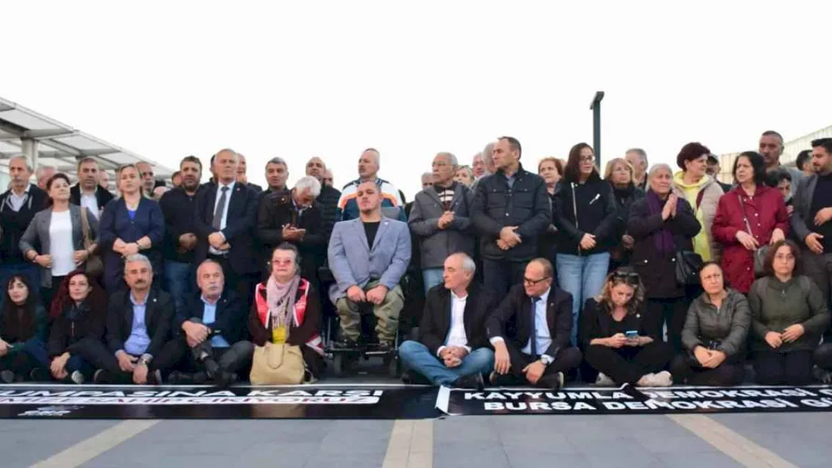 Özer'in tutuklanmasına bir tepki de Bursa'dan