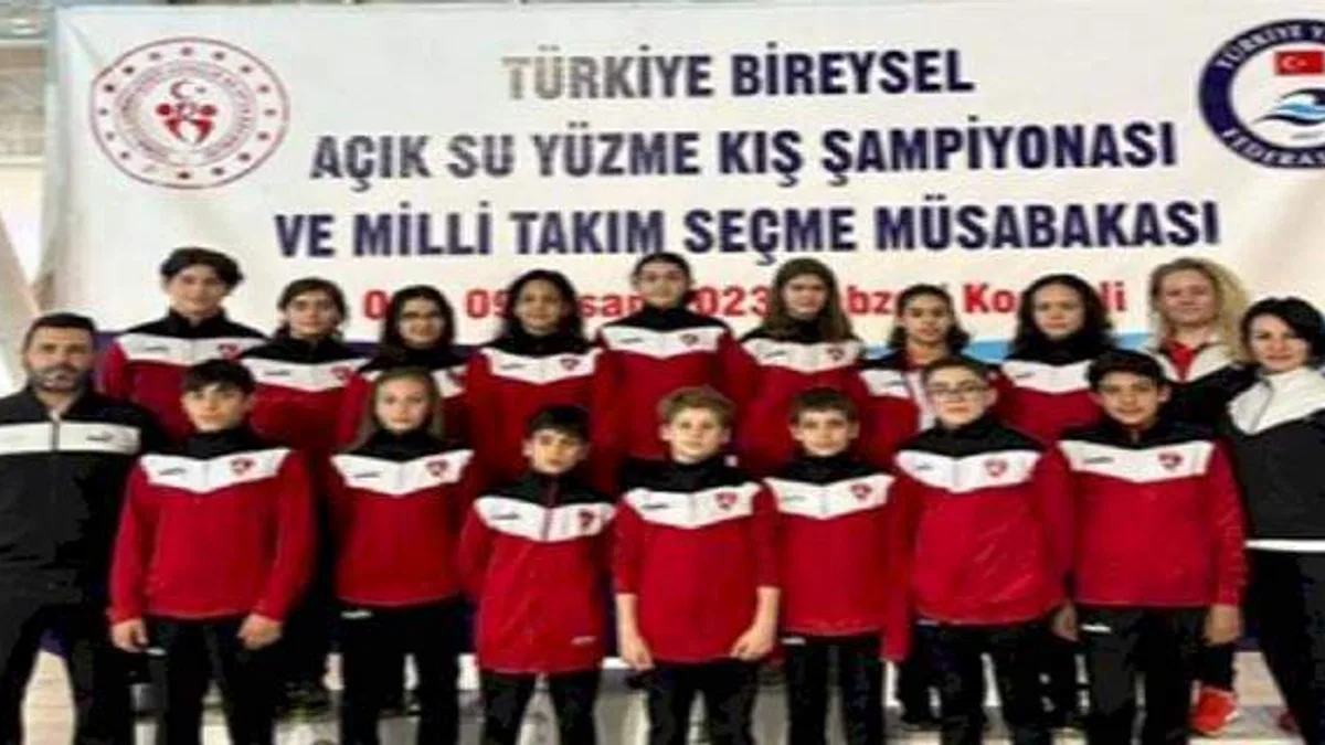 Yüzme takımı gururlandırdı