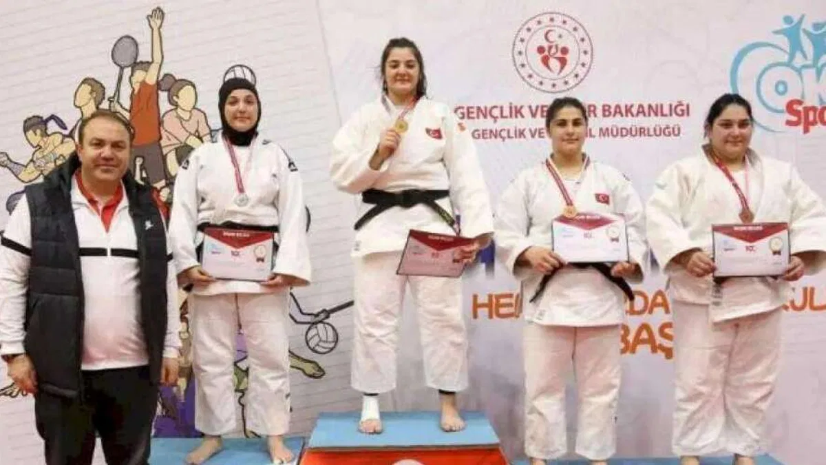 2 gümüş 2 bronz madalyanın sahibi oldular