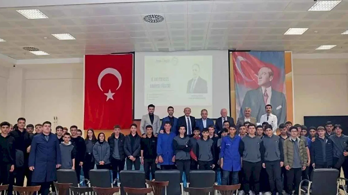 Mustafa Yalçın'dan öğrencilere tavsiyeler