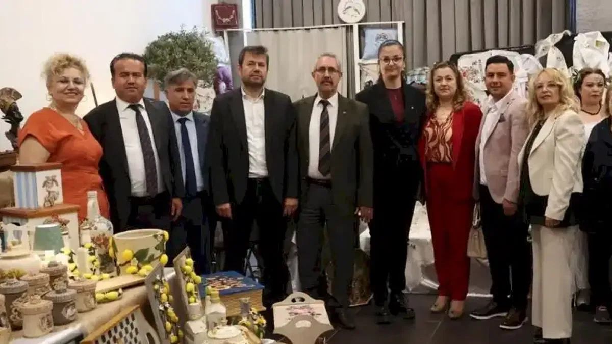 Antalya'da Uncalı ATASEM yılsonu sergisi açıldı