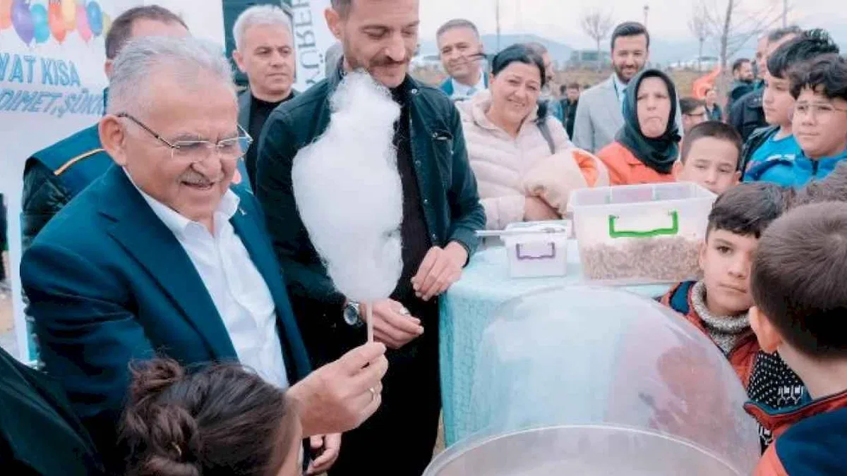 Başkan Büyükkılıç, Yetim çocukların coşkusuna ortak oldu