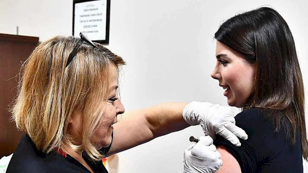 İzmir Büyükşehir Belediyesi HPV aşısı uygulamasını başlattı