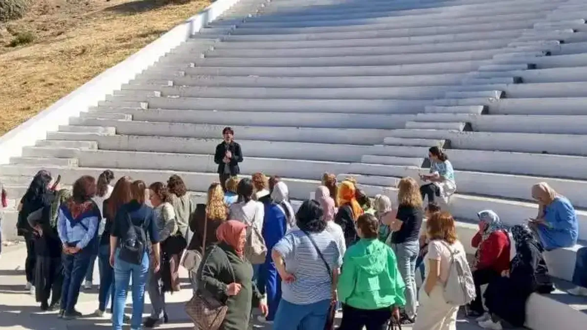 Manisalı binlerce kadın kültürel gezilerde buluştu