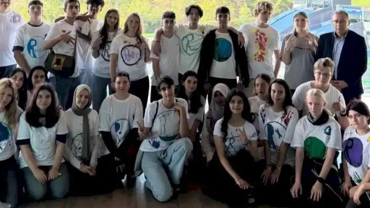Misafir gençler Sakarya’da ‘yeşil gelecek’ için pedal çevirdi