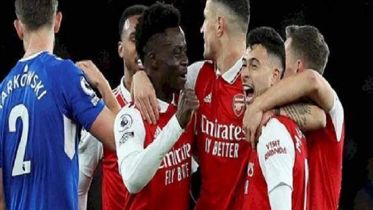 Arsenal'ı Saka-Martinelli-Odegaard üçlüsü sırtlıyor!