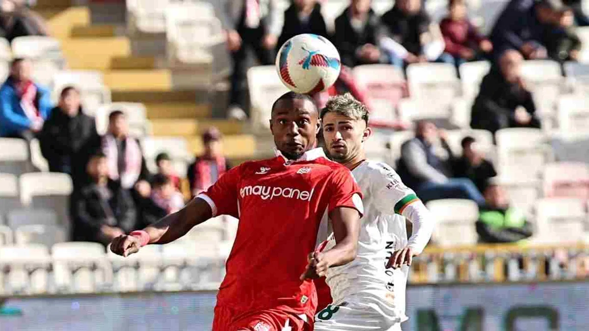 Net Global Sivasspor 1-1 Corendon Alanyaspor (Maç Sonucu) Sivas'ta puanlar paylaşıldı!