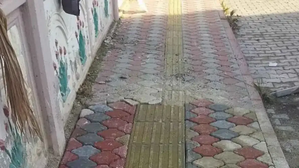 Kemer'de yol ve kaldırım çalışmaları