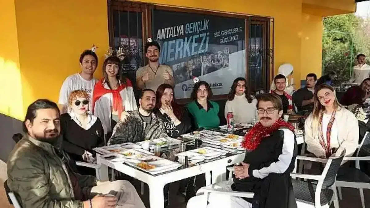 Atatürk Parkı'ndaki Gençlik Merkezi gençlerin yeni buluşma noktası oldu