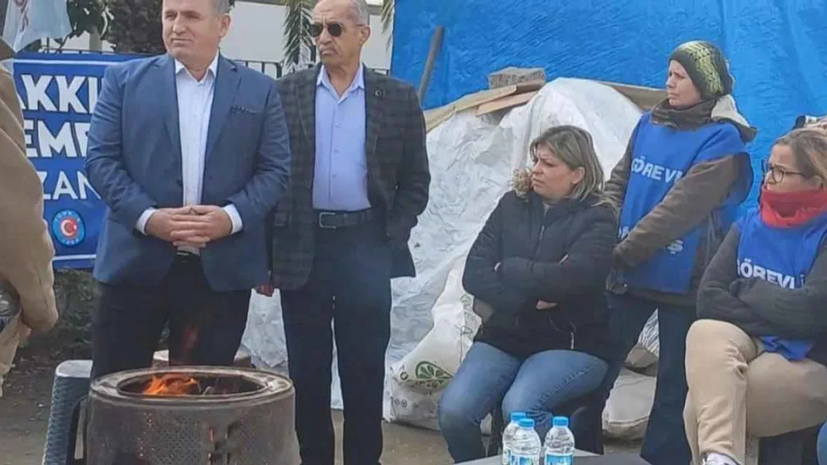 İzmir'de A Parti'den grevdeki işçilere destek