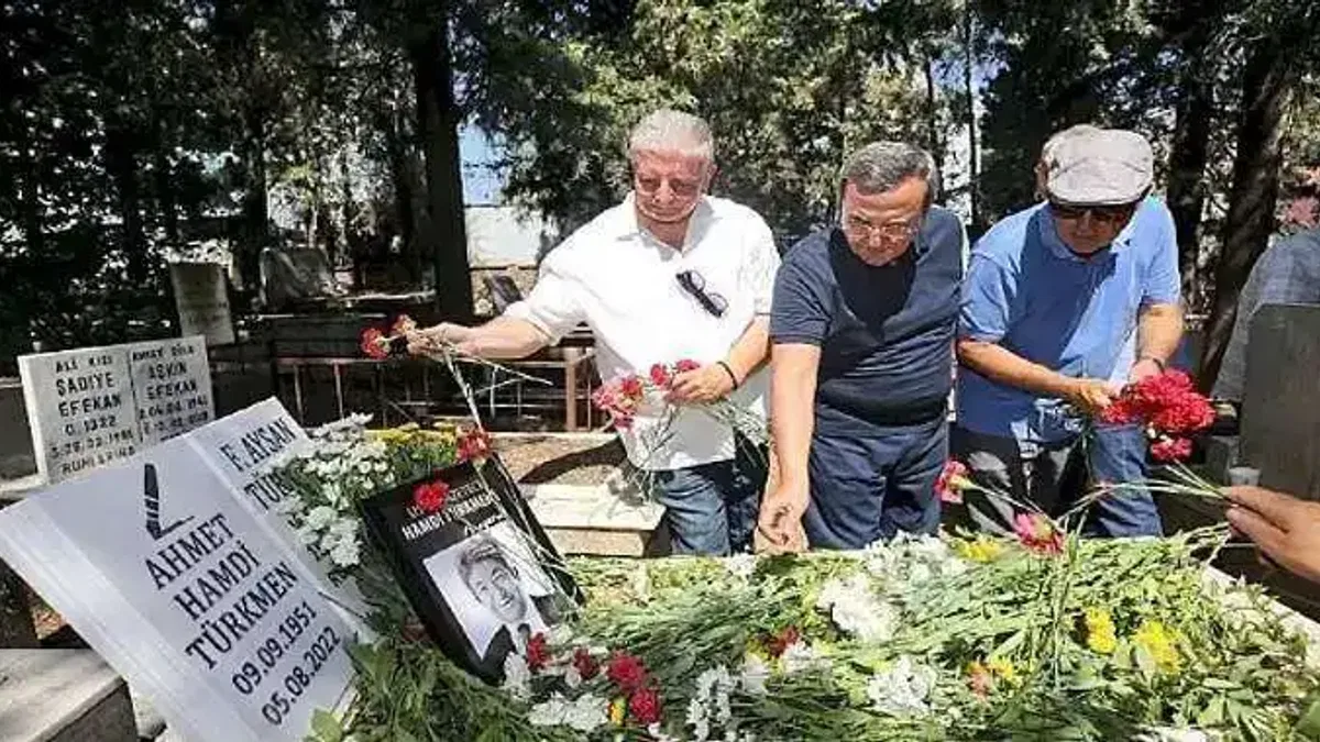 Hamdi Türkmen Kabri Başında Anıldı