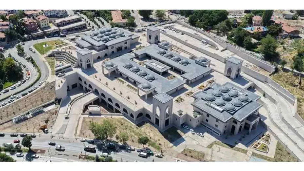 Ankara Ulus’ta dolmuşlar tek çatı altında topladı
