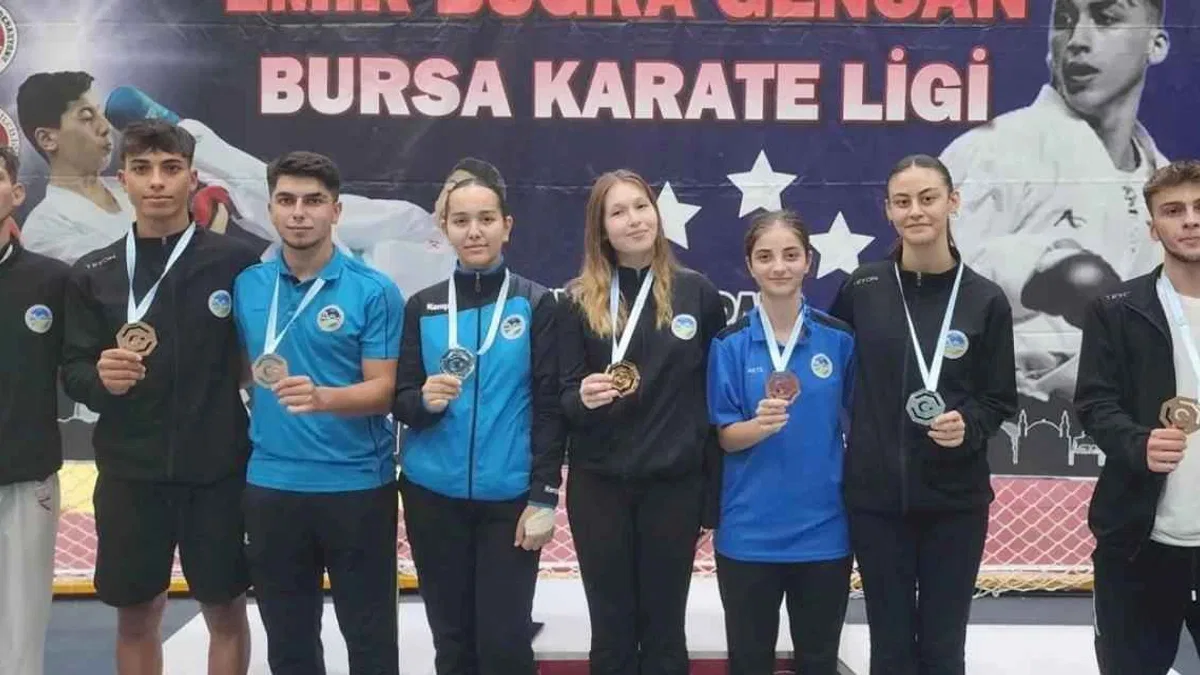 Sakaryalı karateciler Bursa’dan 8 madalyayla döndü