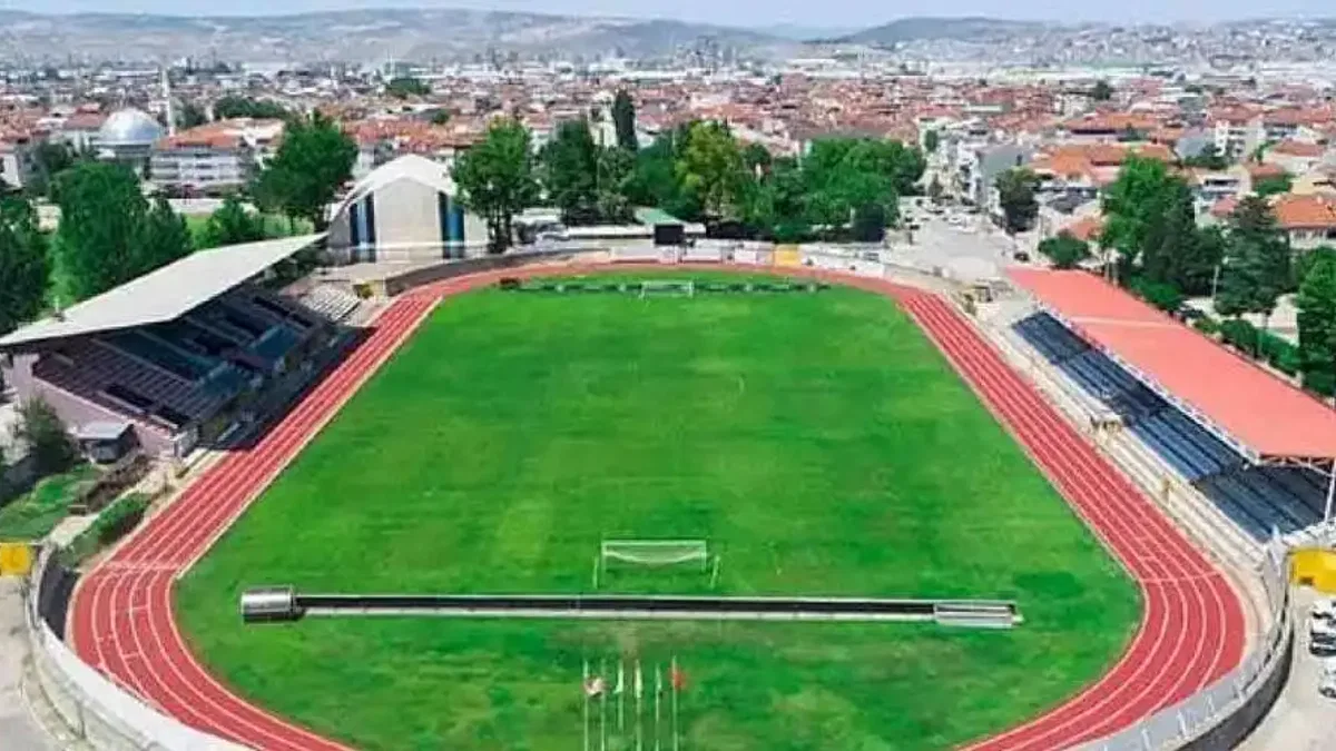 İnegöl İlçe Stadyumu Zemini Bakıma Alındı