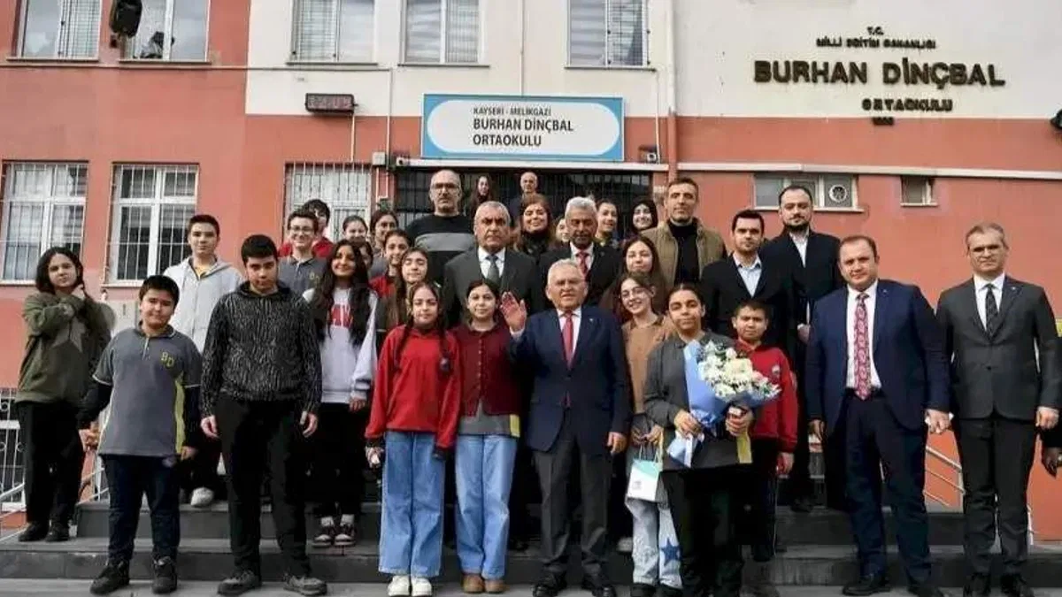 Memduh Büyükkılıç öğrencilerle buluştu